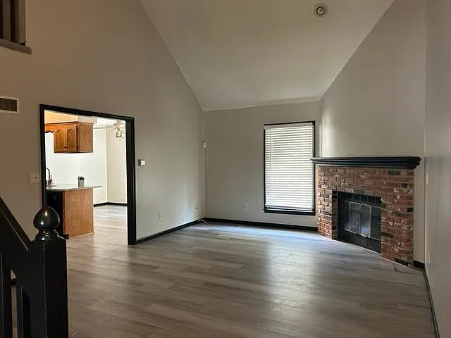2 bed, 1360 sqft, $1,800 — Photo 2