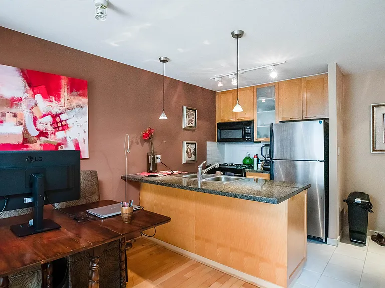 989 Richards St #708 — Photo 20