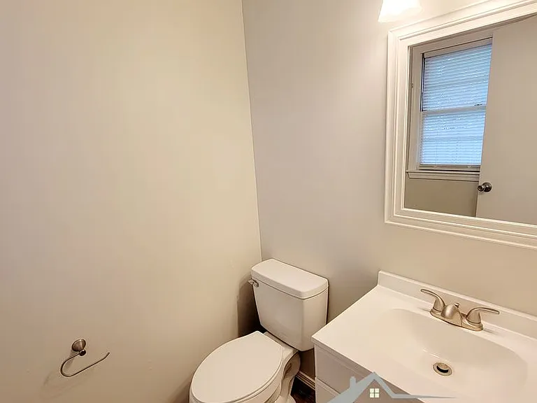 1252 E Cambridge St — Photo 15