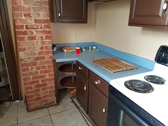2nd image of 543 Egan St