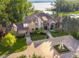 2035 Lone Pine Rd, West Bloomfield, MI 48323