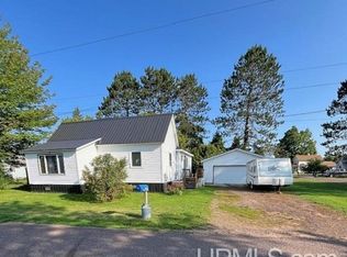 209 Diamond St, Ontonagon, MI 49953