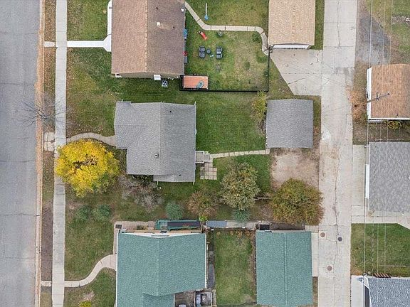 2nd image of 813 6th St S