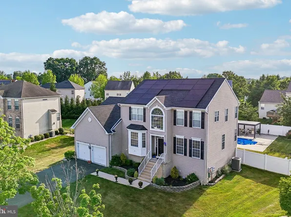 27 Queensboro Ter, East Windsor, NJ 08520