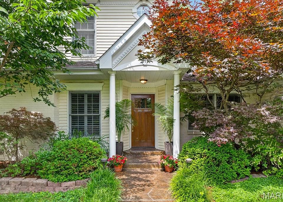 1st image of 8 Covington Ln
