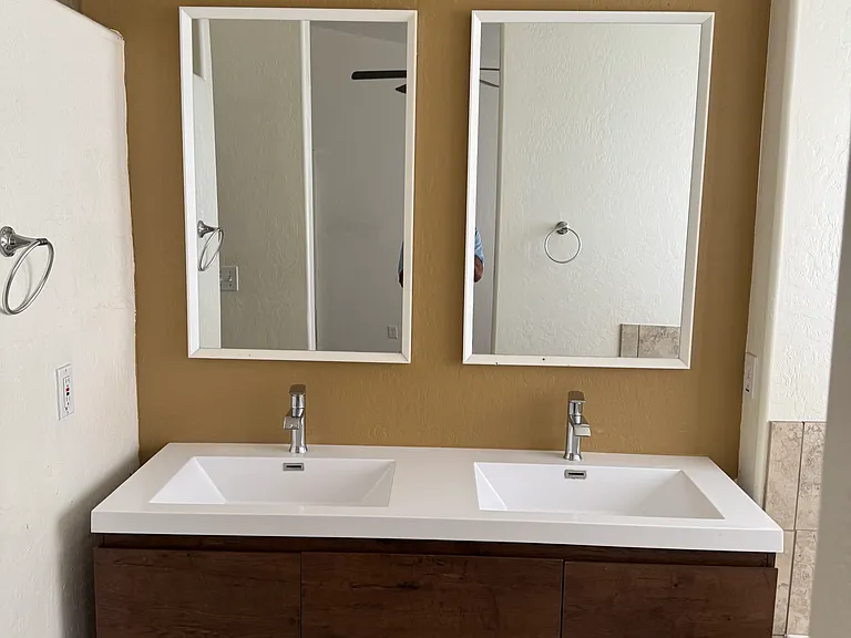 1727 E Pontiac Dr — Photo 21
