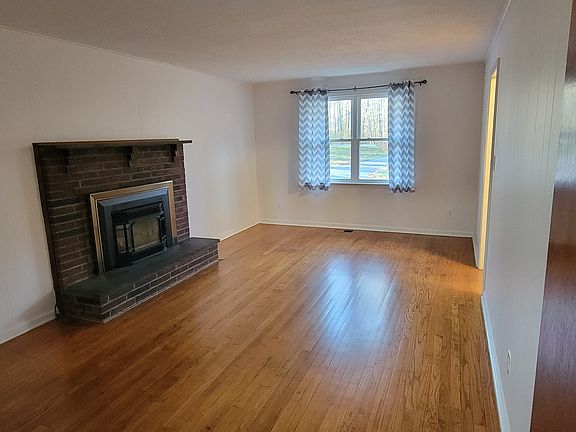 3rd image of 1032 Elk Forest Rd