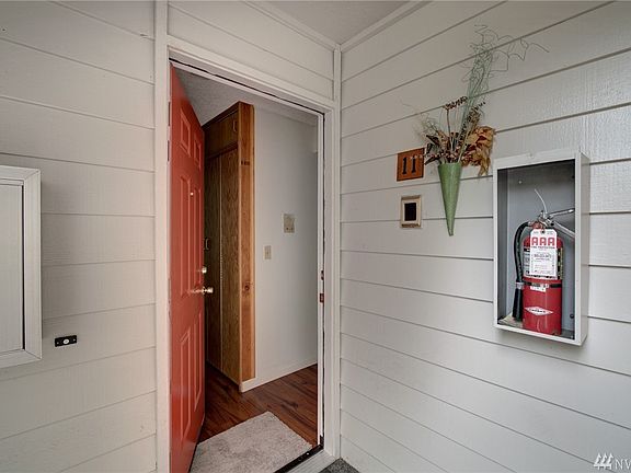 4th image of 3005 127th Pl SE APT B11