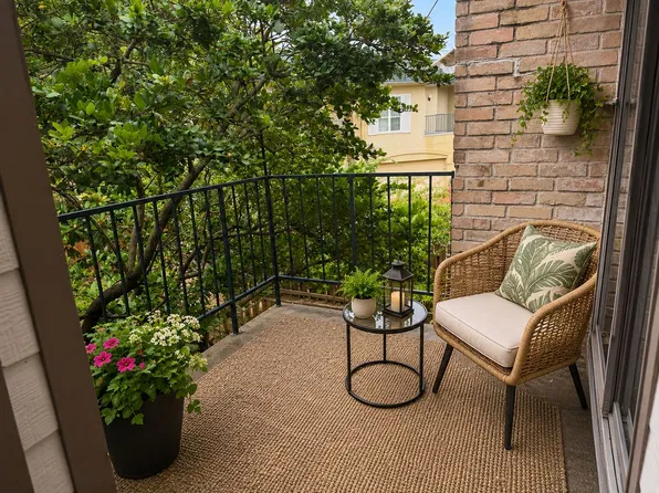 7108 N Holiday Dr, Galveston, TX 77550