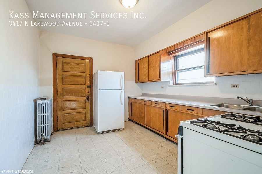 1st image of 3417 N Lakewood Ave #1
