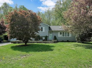 2423 Pine Grove Ct, Yorktown Heights, NY 10598