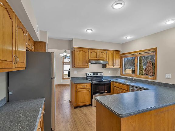 5th image of 957 Vaughn Ave