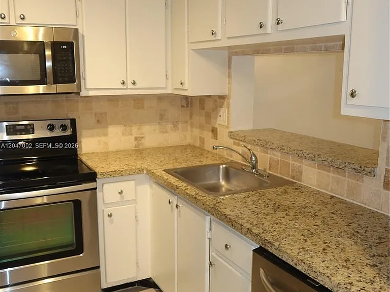 10835 SW 112th Ave #113 — Photo 4