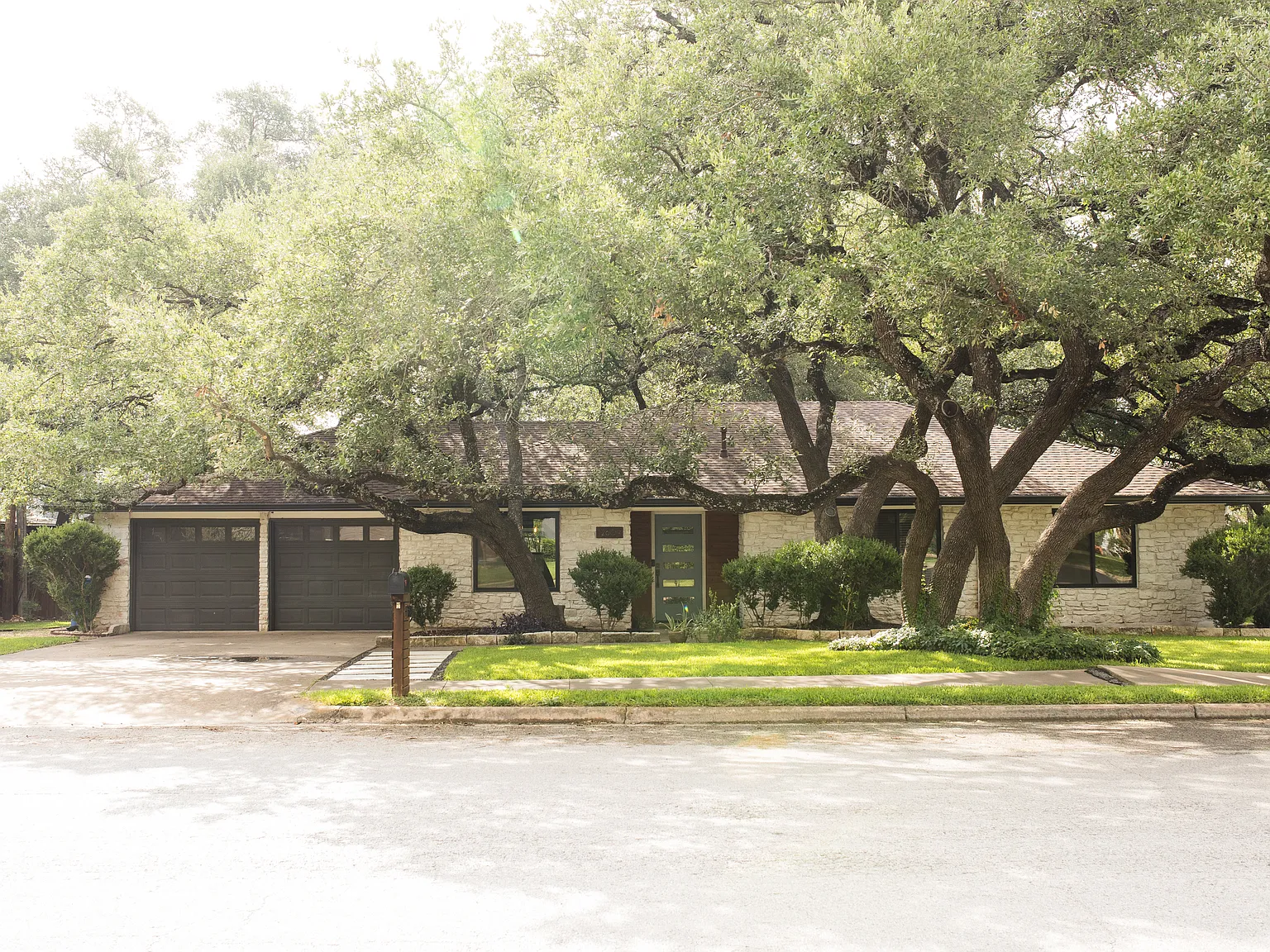 3 bed, 1900 sqft, $5,000 — Photo 2
