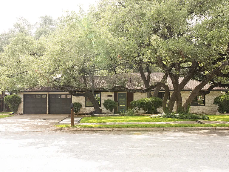 12609 Silver Creek Dr — Photo 2
