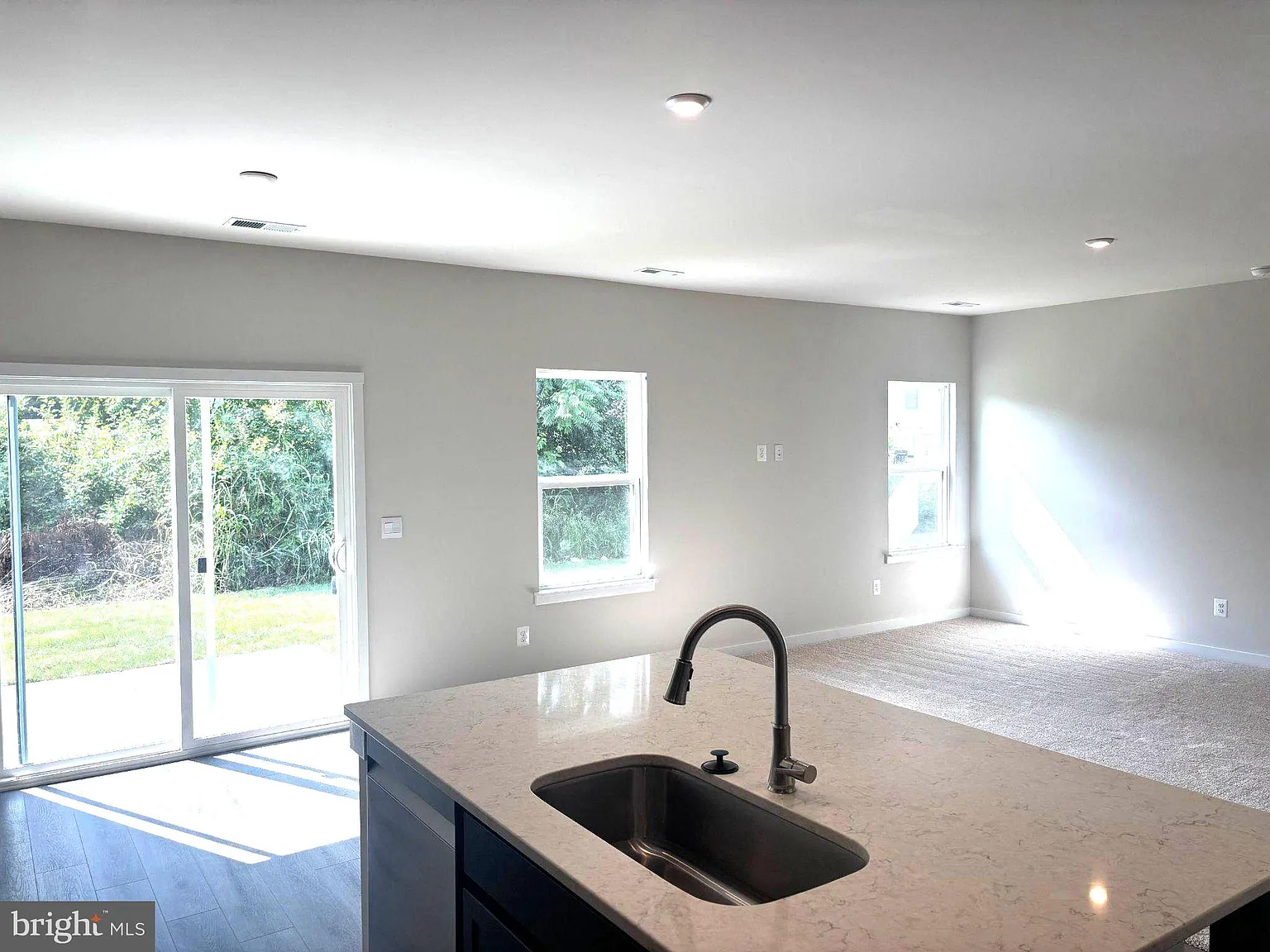 3 bed, 2.0 bath, 1510 sqft, $2,095 — Photo 4