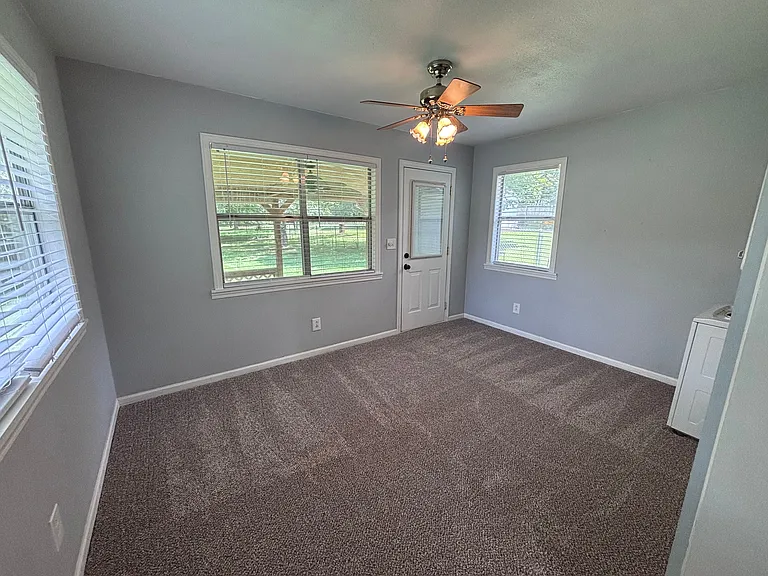 1818 S Ashwood Ave — Photo 8