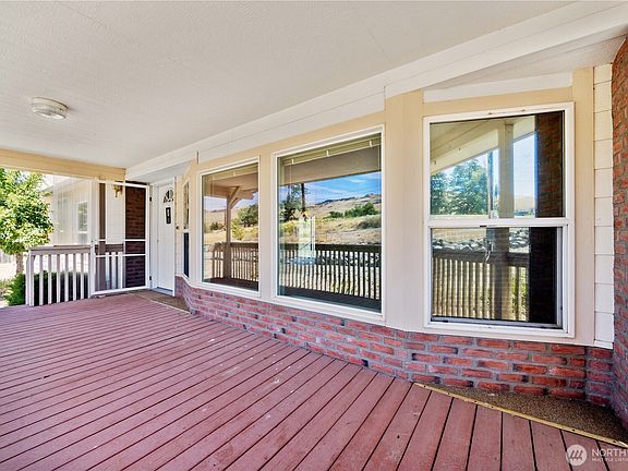 3rd image of 2251 Columbia Boulevard