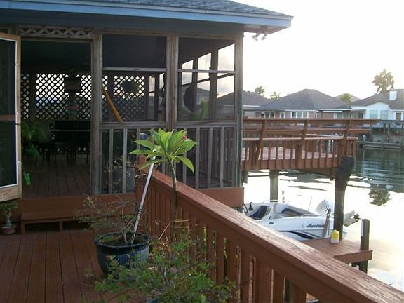 COVERED PORCH DECK
