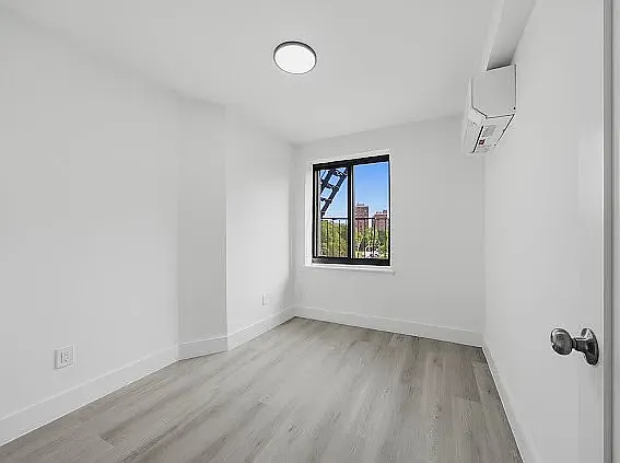 300 E 96th St #2D — Photo 3