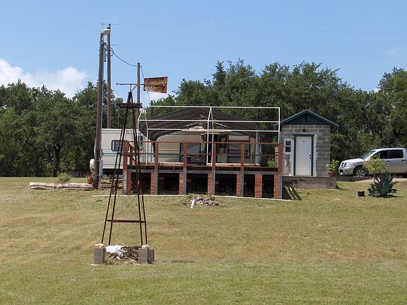 5th image of 988 Lakeshore Dr N