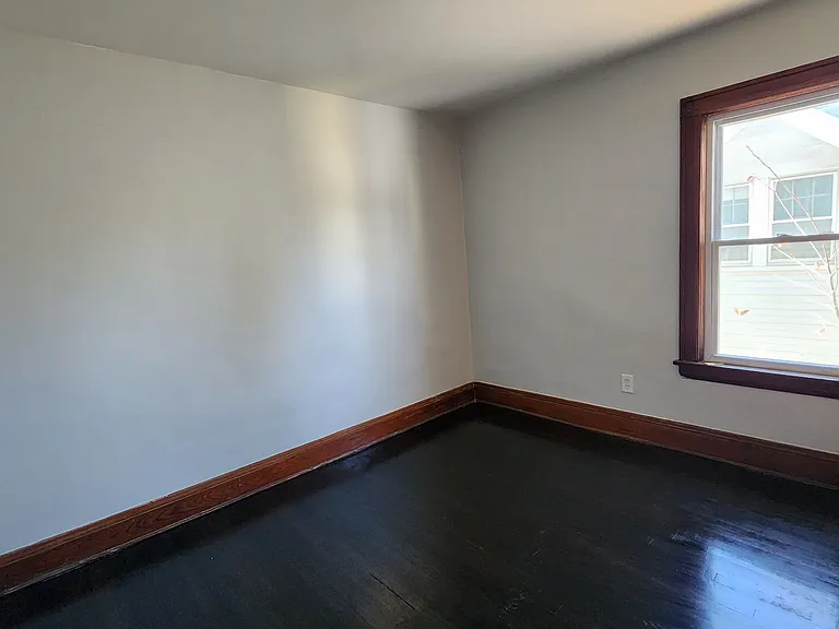 10401 Homeworth Ave — Photo 19