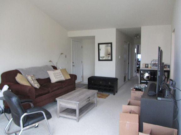4th image of 2791 Green Bridge Ct Unit V2