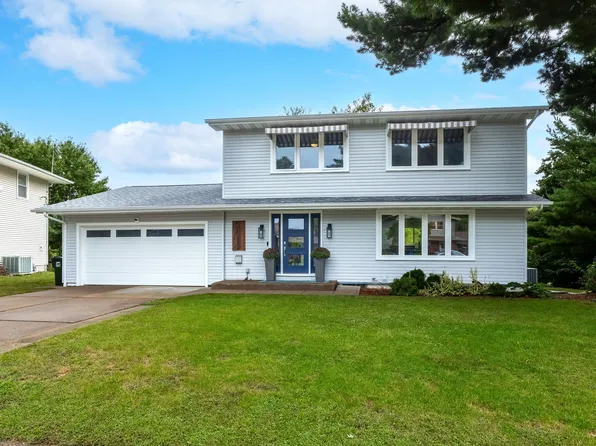 2853 Fairhaven Rd, Davenport, IA 52803