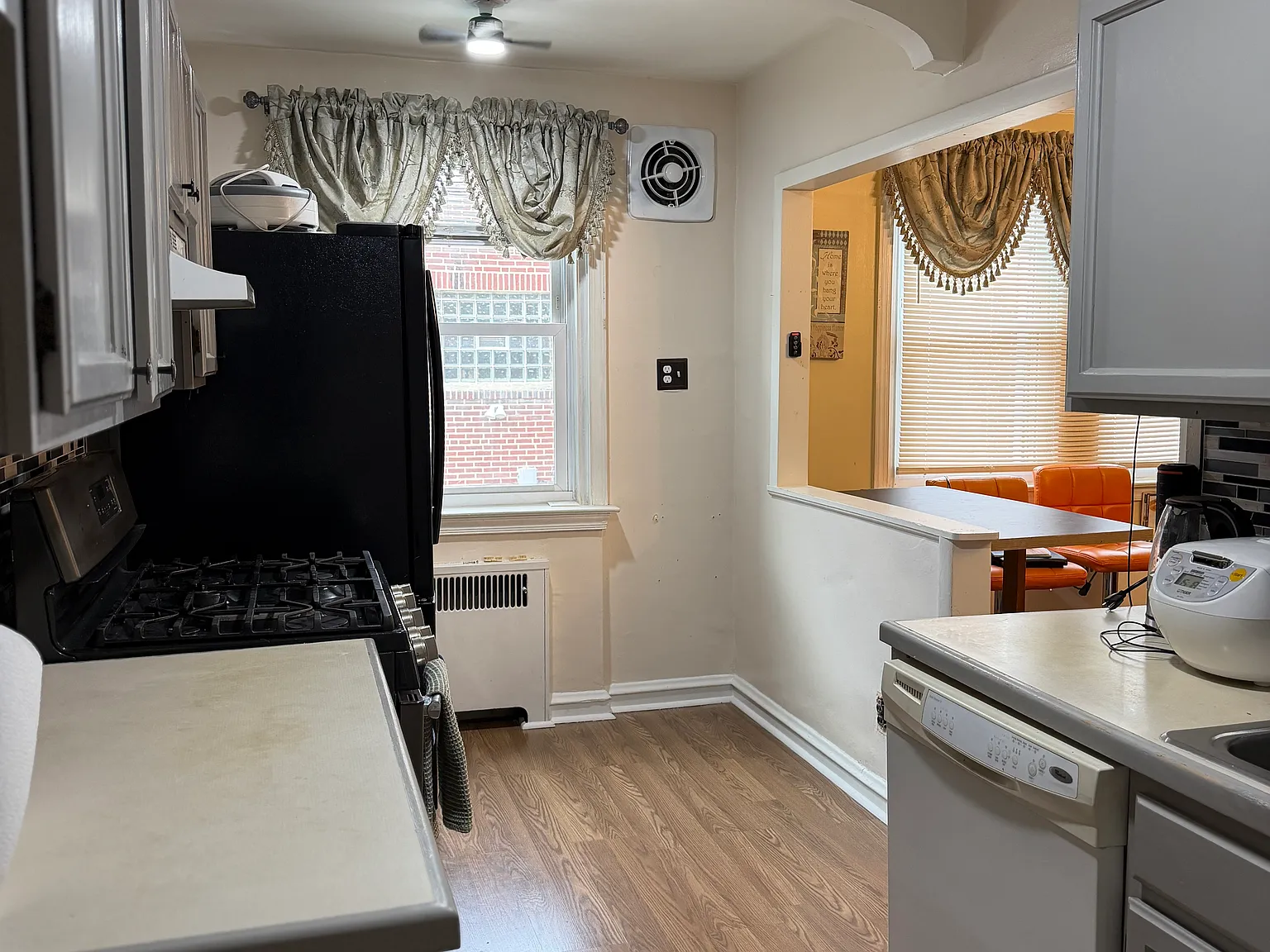 3 bed, 1152 sqft, $1,650 — Photo 2