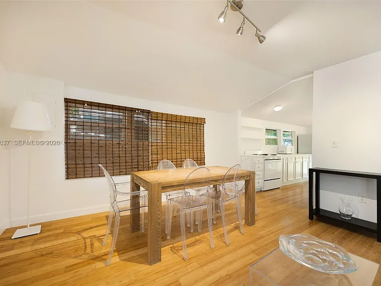 3041 Calusa St — Photo 2