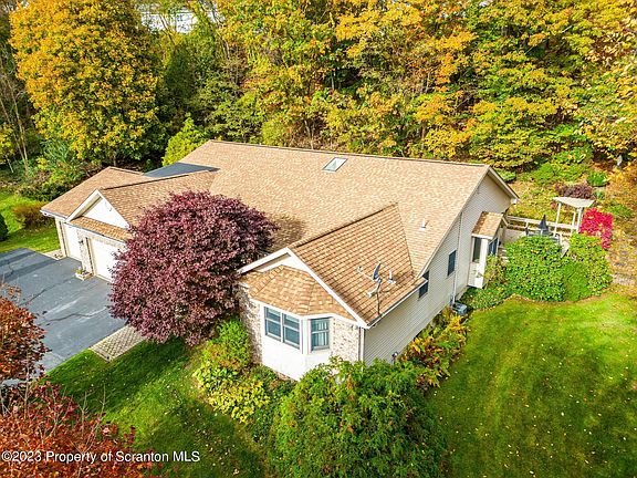 2nd image of 104 Dogwood Cir