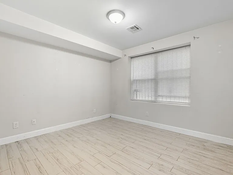 280 S 20th St #1 — Photo 11