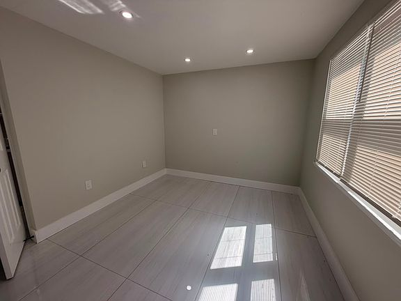 4th image of 64 Chamberlain St #11B