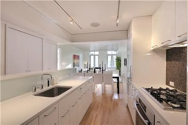 Sold by Isaacs Ganz Real Estate | media 6