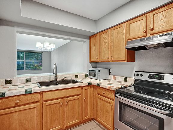 3rd image of 4025 N Federal Highway #113B