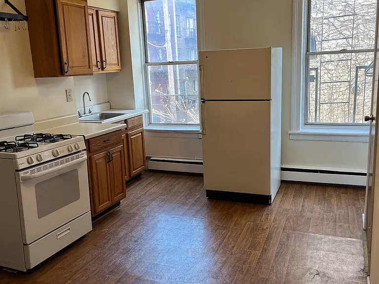 527 Willow Ave #3 — Photo 5