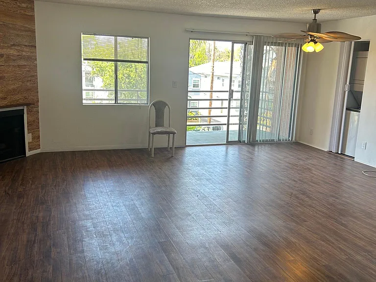 5320 Whitsett Ave #8 — Photo 6