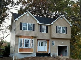 127 Lake Shore Dr, Lake Hiawatha, NJ