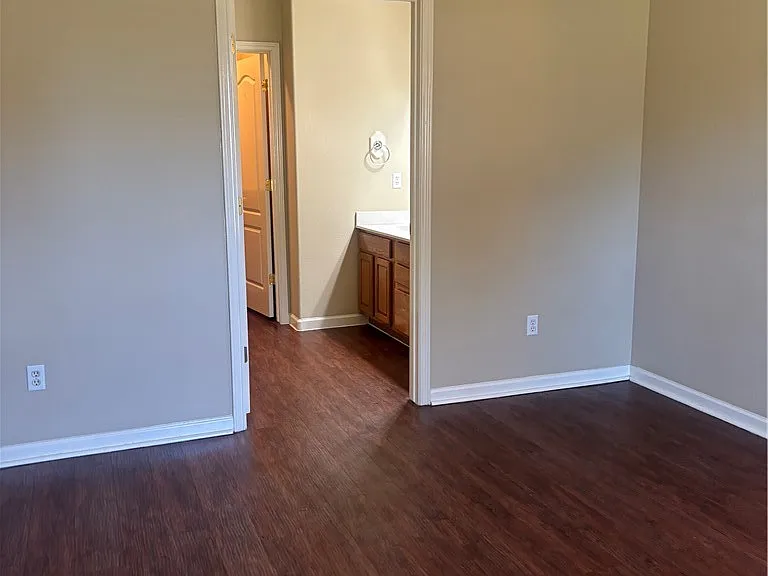931 Moore Ave — Photo 16