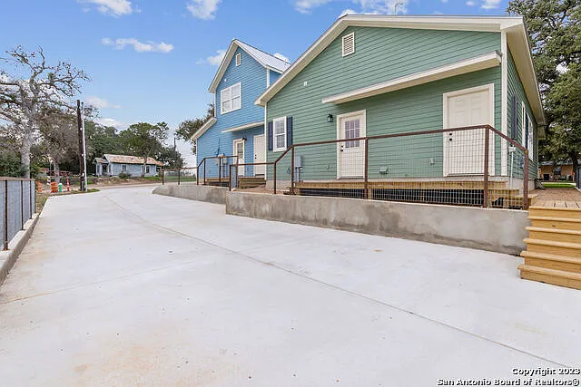 291 S East Ave — Photo 17
