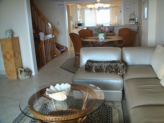 2nd image of 2 2nd Ave Unit 4