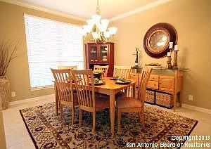 3rd image of 733 Treaty Oak
