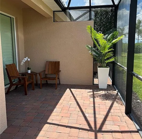 2084 Wellington St — Photo 12