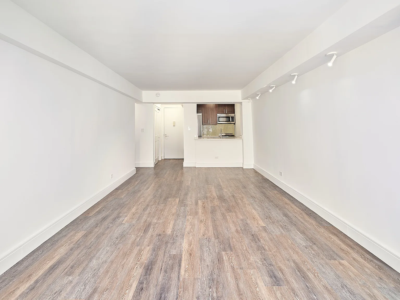 225 East 63rd Street — Photo 2