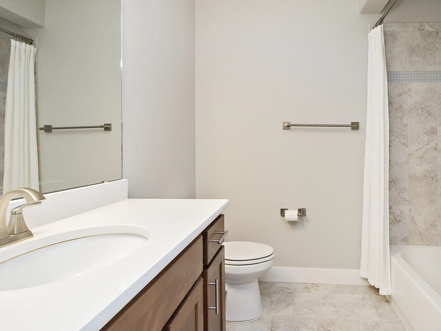 5 bed, 3176 sqft, $3,800 — Photo 4