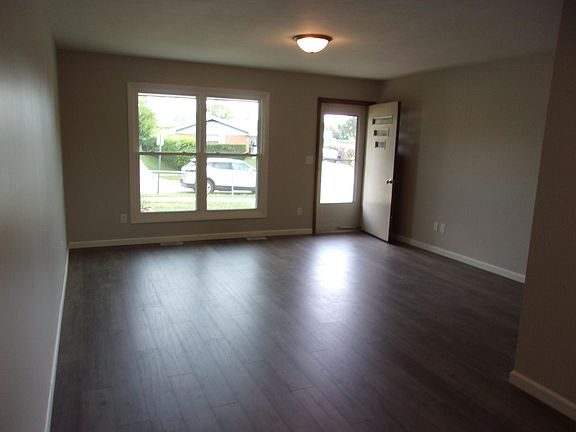 3rd image of 805 W Northern Ave