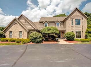 S57W23178 Marcelle Dr, Waukesha, WI 53189