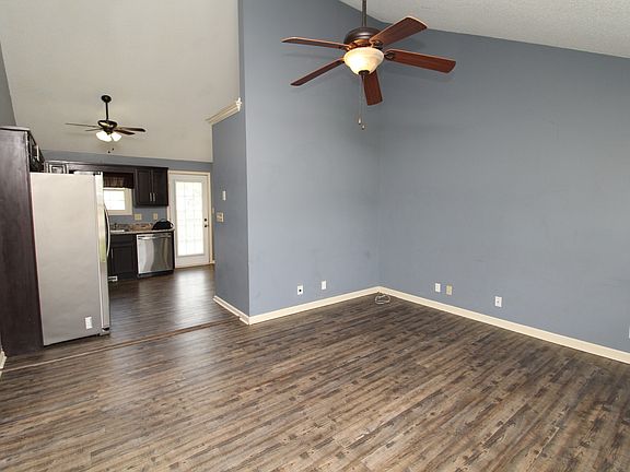 3rd image of 726 Donna Ct