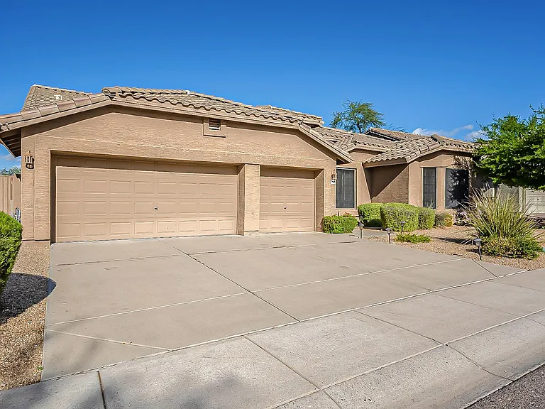 4926 E Duane Ln — Photo 32