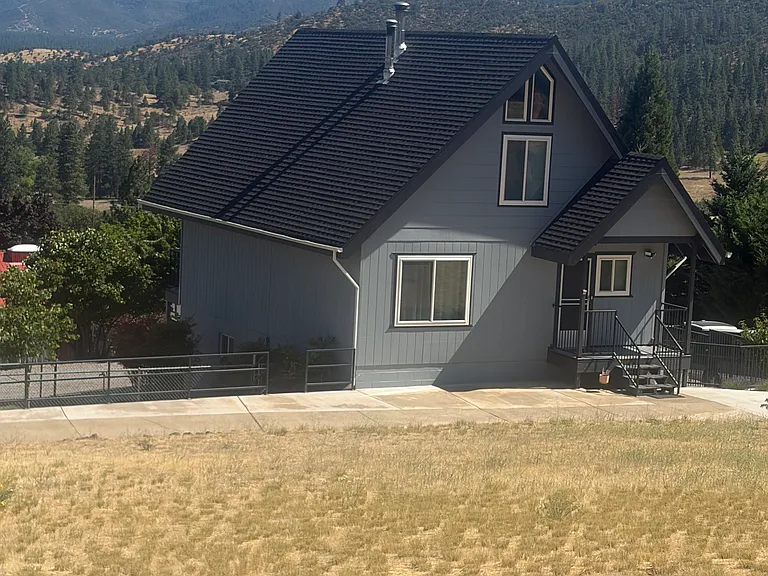 Grizzly Ct — Photo 1